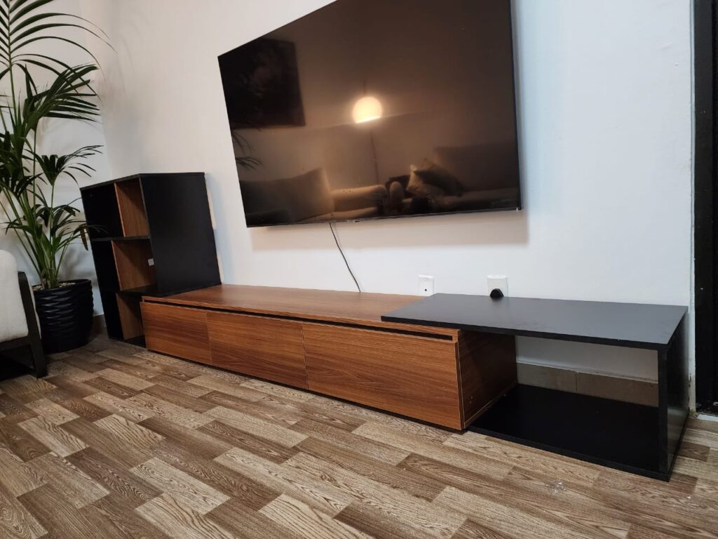 طاولة تلفاز تصوير عملاء ابيات المملكة-57200